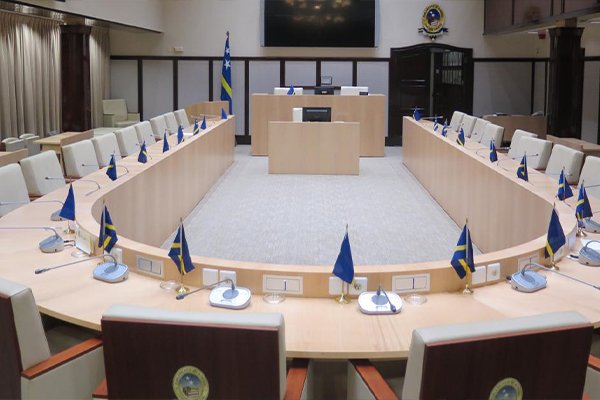 Parlamento tin 3 luna sin a reunà den reunion públiko